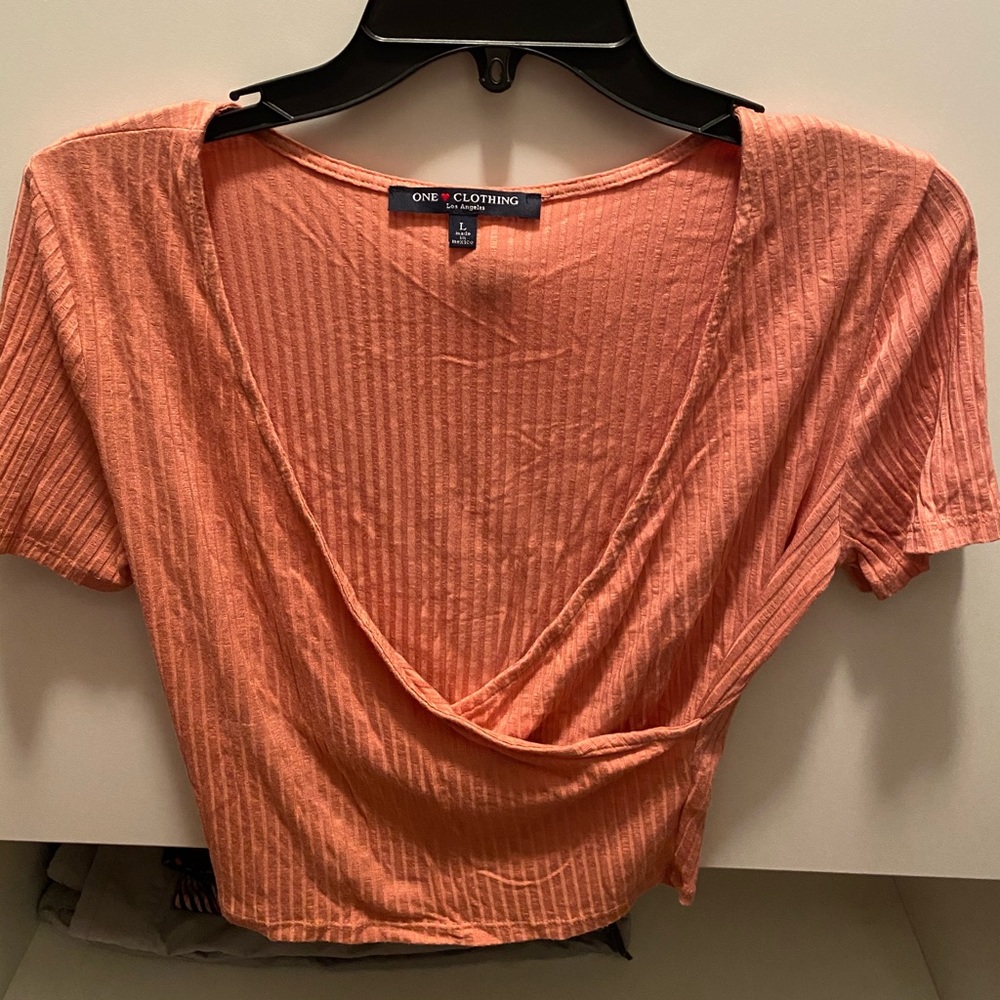 Short sleeve crop top